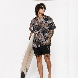 Hilo Hattie Hawaiian Shirt Mens M Coral Reef Shells Aloha Tiki Brown Cotton USA